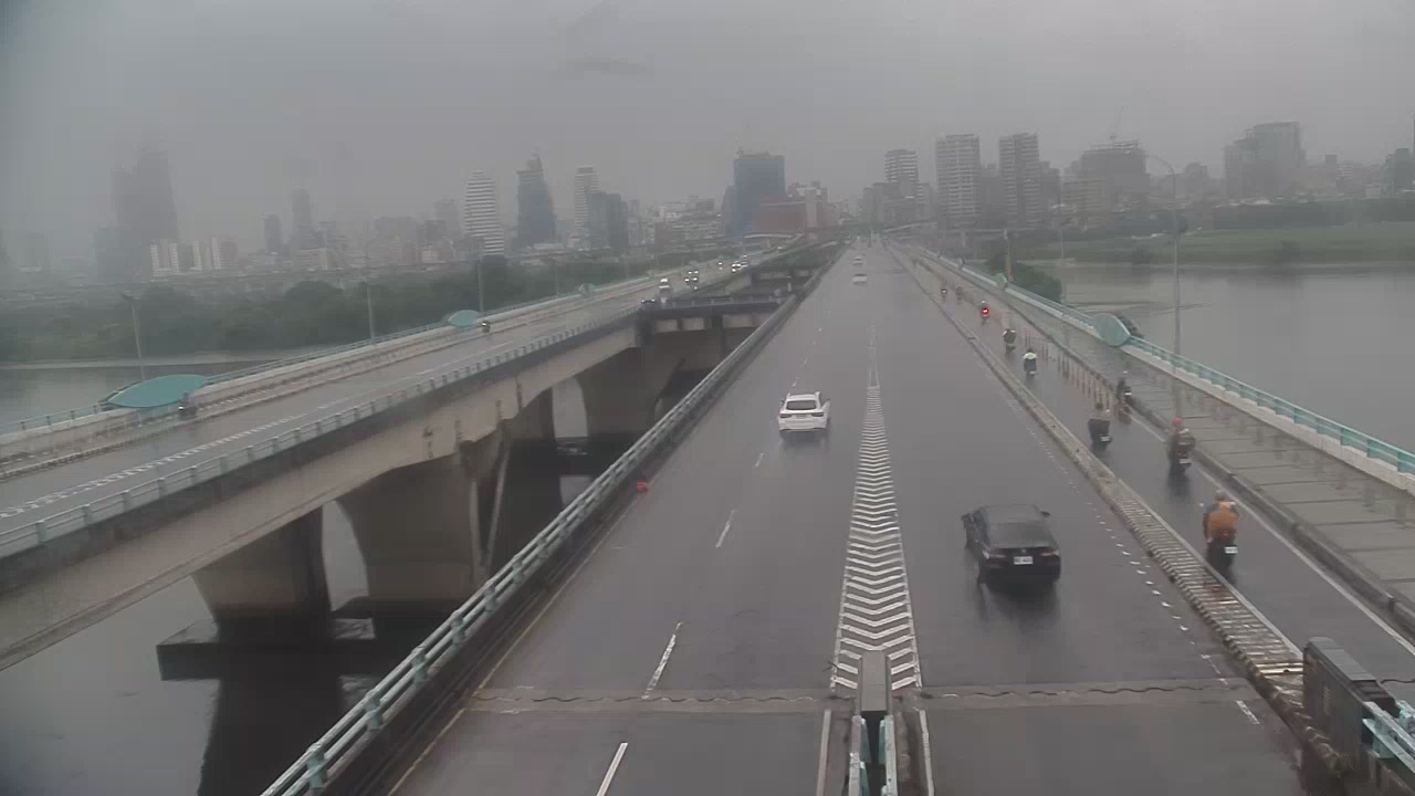 三重區中興橋(環河快速道路上匝道匯流處)
