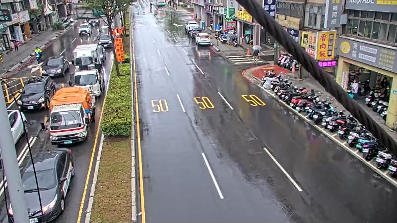 新莊區中山路、中正路口(南側號誌桿上)