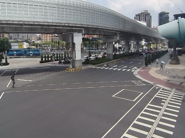 縣民大道新站路口即時影像